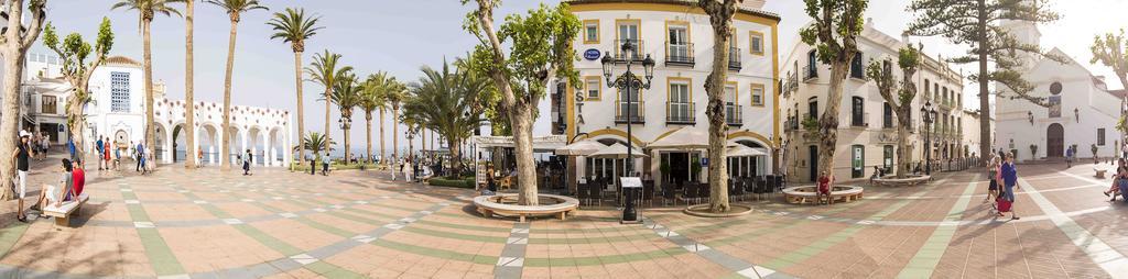 Hostal Marissal By Dorobe Nerja Bagian luar foto